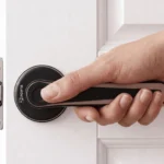 Close-up Porta Smart Lock PS0700 canggih yang memiliki fitur multi-user dengan kapasitas penyimpanan memori hingga 50 sidik jari
